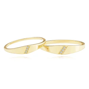 14K yellow gold bands - three clear brilliants in diagonal notch